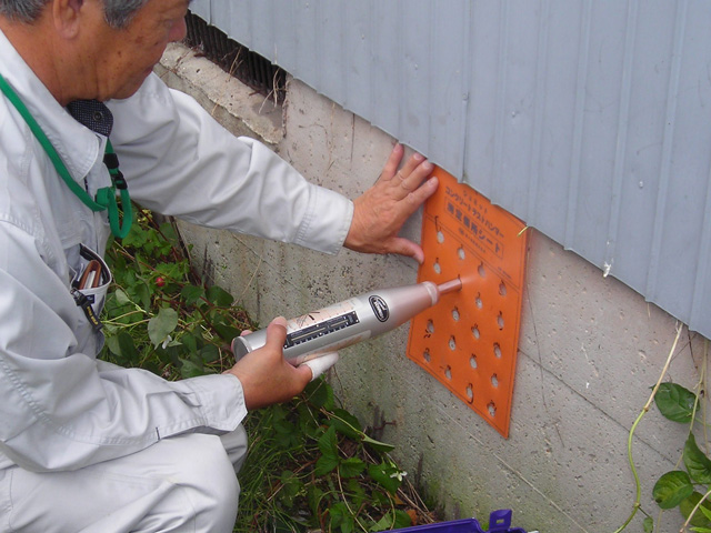 コンクリート強度調査（実際は室内側から測定します）